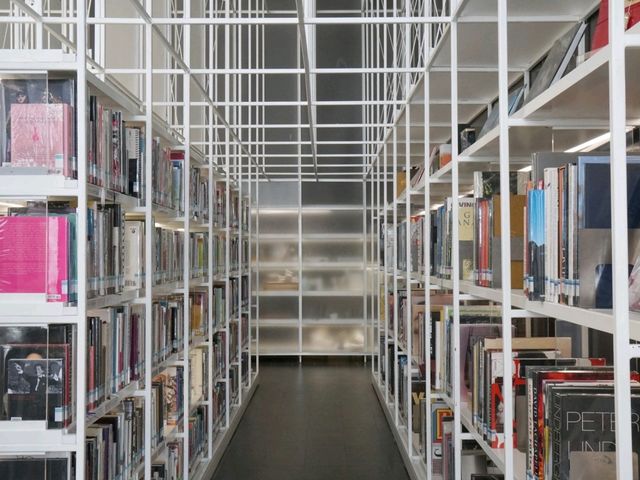 📚 : หอสมุด อาคารไปรษณีย์ไทย บางรัก กรุงเทพฯ