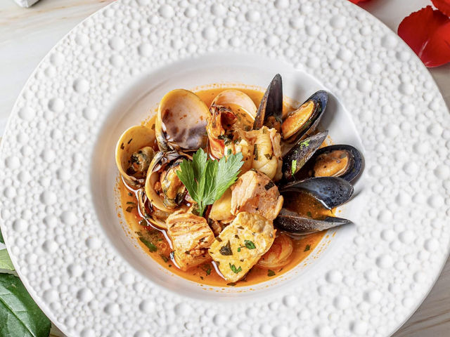 Beachfront dining at La Gritta