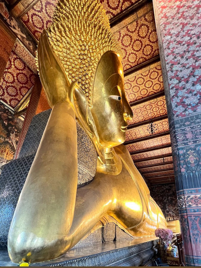 臥佛寺遊記｜沉靜中的金色巨佛