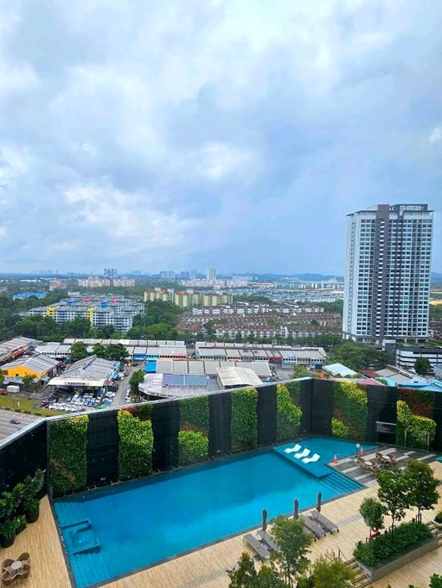🌇 Hyatt Place JB – Shop, Sleep, Repeat! 🛍️🛏️