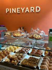 Pineyard Café – Rustic charm by the lake