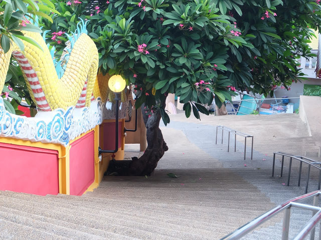 ศาลเจ้าพ่อเขาใหญ่ เกาะสีชัง ชลบุรี