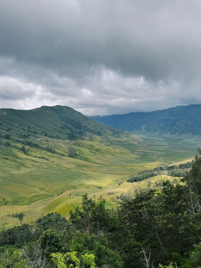 🔥 Into the Ashes: The Epic Journey to Mount Bromo 🌋