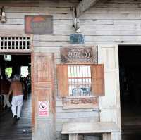 บ้านไม้ริมน้ำ – ร้านอาหารพื้นบ้านบรรยากาศดี
