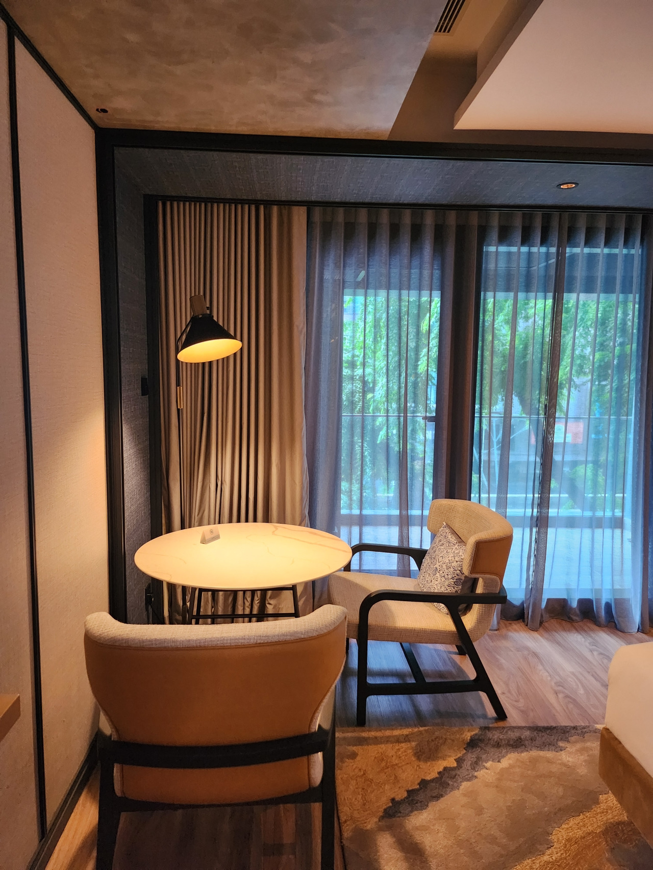 🥰Lokasi: 17, Jln Sultan Ismail, Kuala Lumpur, 50250 Kuala Lumpur, Wilayah Persekutuan Kuala Lumpur, Malaysia

😄Info:
Ini adalah Hyatt Centric yang saya temui selama perjalanan saya ke Malaysia. Hotel ini baru dibangun pada tahun 2024, jadi hampir tidak ada ulasan, tetapi saya sangat puas dengan lokasinya dan fasilitasnya. Jika Anda naik tangga di sisi kanan lobi, Anda dapat berpindah ke gedung yang bersebelahan, yang memiliki restoran, Starbucks, 7-Eleven, dan Burger Gangnaengi. Ada banyak fasilitas yang beragam, yang sangat menyenangkan.