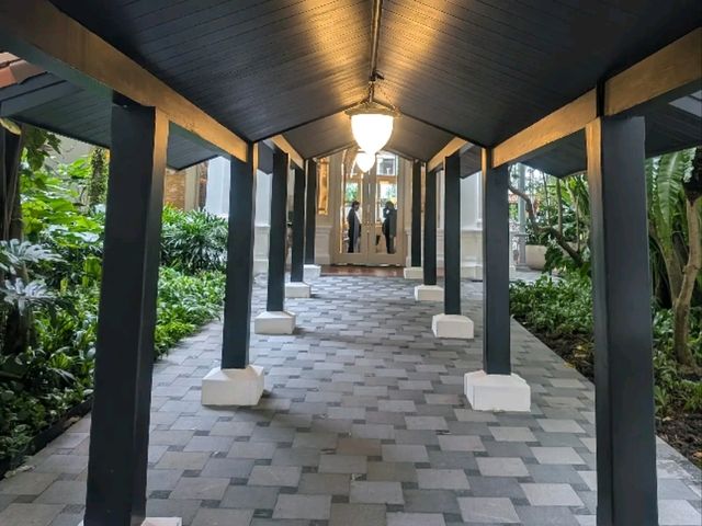 Step Into Timeless Elegance – My Unforgettable Stay at Raffles Singapore
