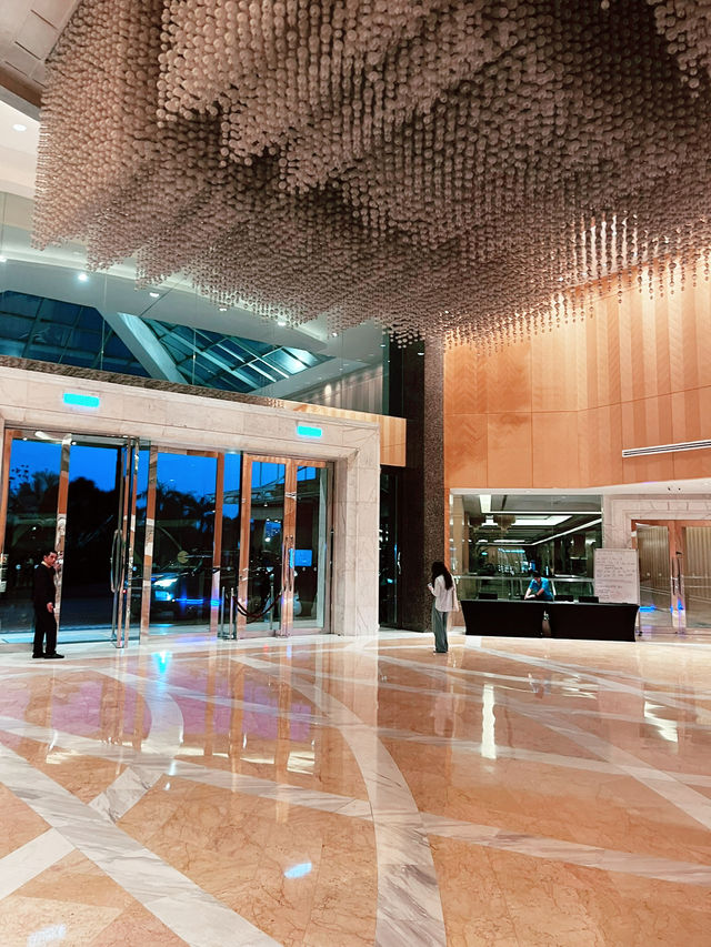 One World Hotel: A Luxurious Stay in a Prime Location