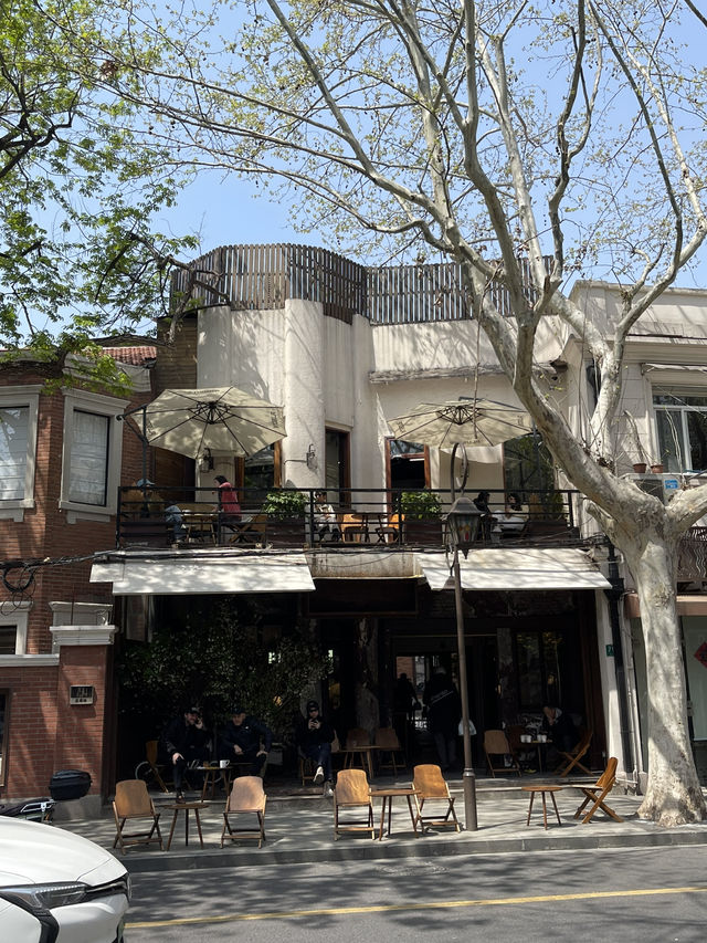 Shanghai Citywalk – From Historic Charm to Urban Elegance 🚶‍♀️🏙️✨