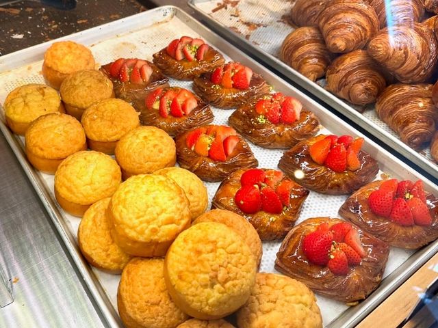“Sourdough & Sunshine: Artisanal Moments at Bakehouse”