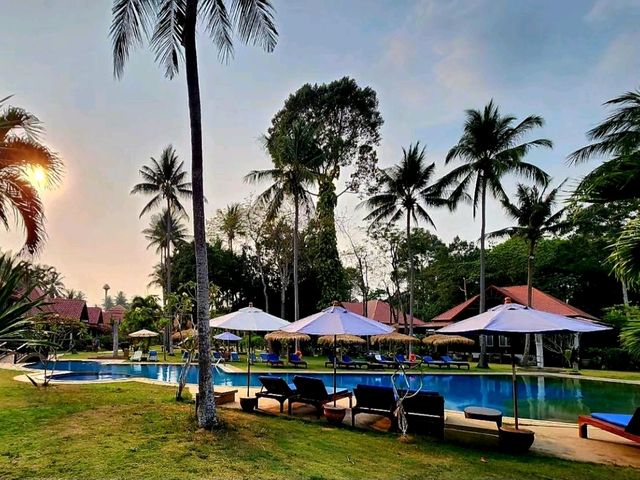 หาดส่วนตัวที่ Coral🪸 Hotel Bangsaphan