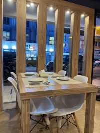 A Cozy Spot for Western Food Lovers