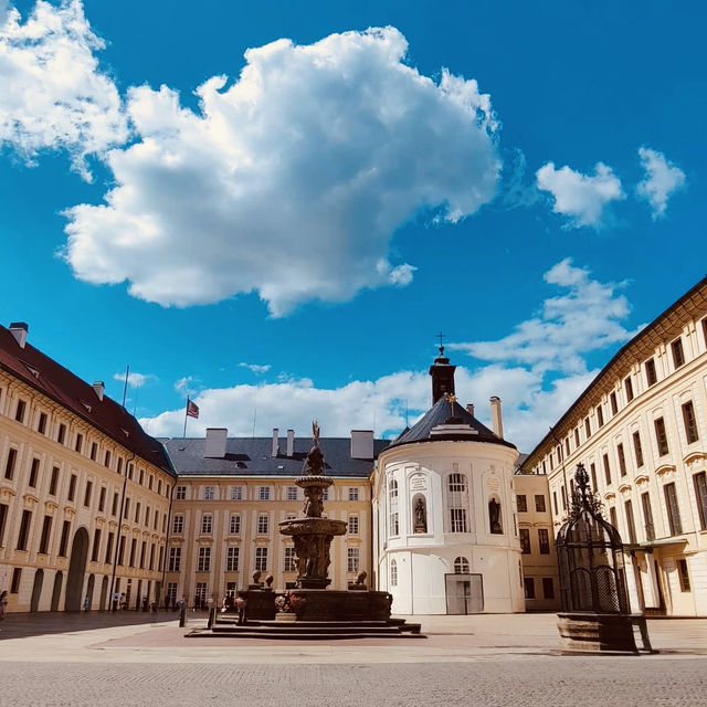 Royal Solitude: A Solo Explorer's Guide to Prague Castle 🏰 Royal Solitude: A Solo Explorer's Guide to Prague Castle 🏰