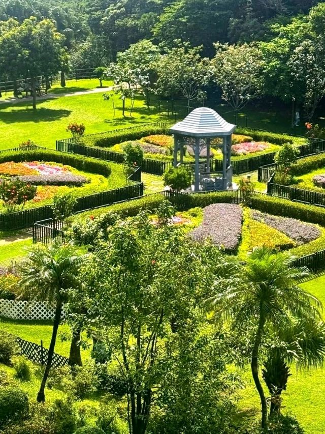 A Peaceful Escape at Victoria Peak Garden A Peaceful Escape at Victoria Peak Garden