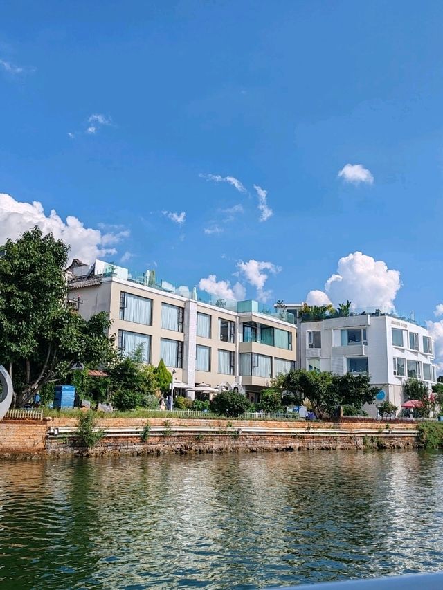 The Pearl of Erhai Lake: A One-Day Travel Guide to Nanzhao Style Island
