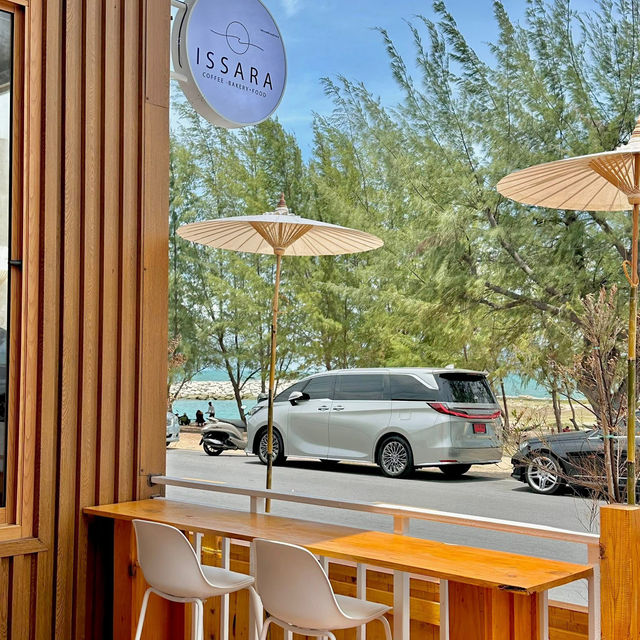 📍 ISSARA cafe & chill 💛🌊
