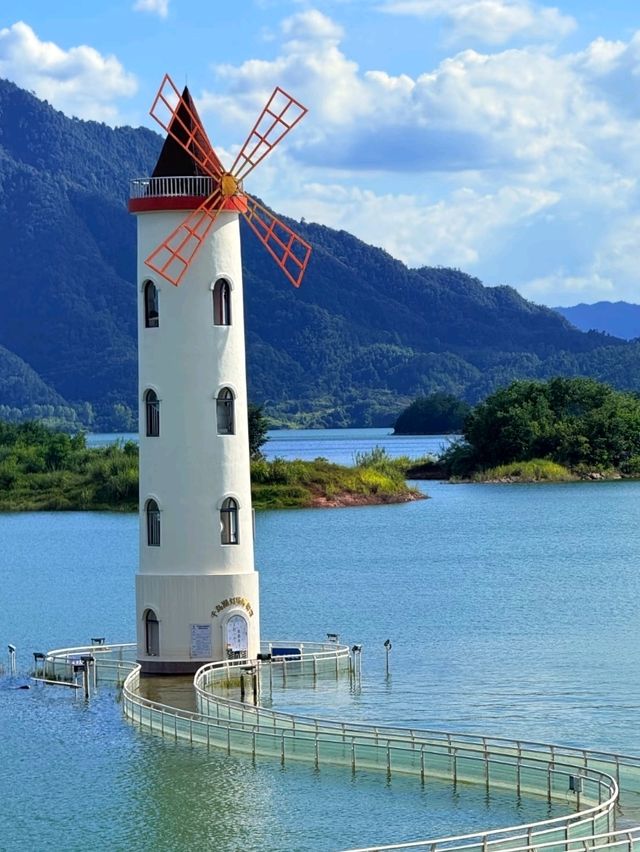 Where a Thousand Islands Touch the Sky