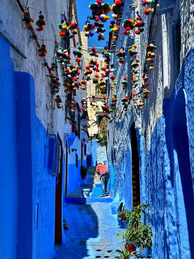 Wandering the Blue Alleys – The Magic of Chefchaouen 💙