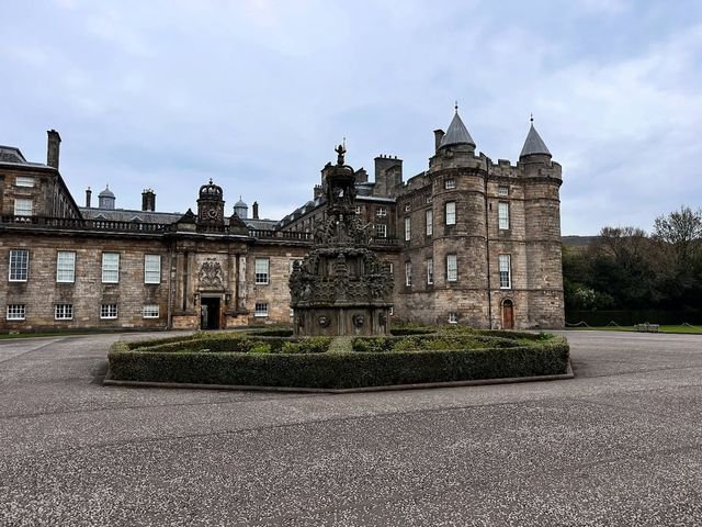 Exploring the Grandeur of Holyrood Palace: A Royal Scottish Experience