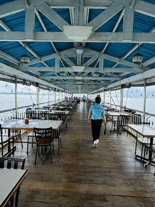  《馬尼拉灣最Chill的海上餐廳｜Harbor View Restaurant》