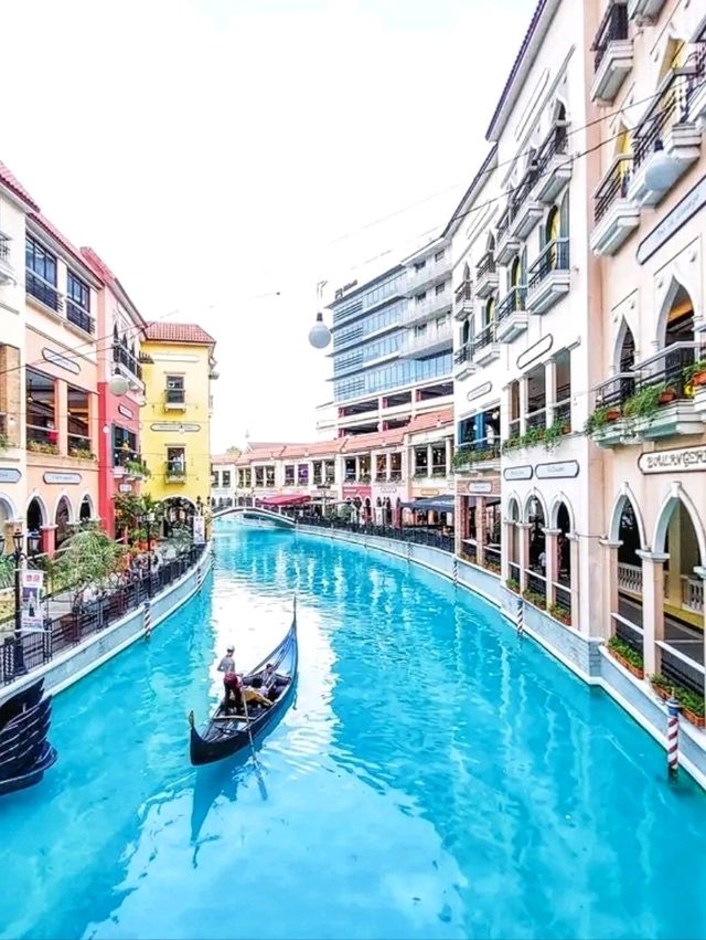 🌉 Venice Grand Canal Mall – A Slice of Italy in Manila