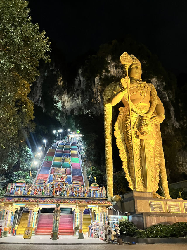 夜に訪れる静寂の聖地｜Batu Caves（バトゥ洞窟）