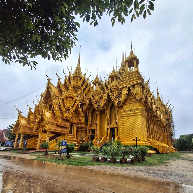 ขอพรพระพุทธรูปสมเด็จองค์ปฐมที่วัดจันทร์ตะวันตก