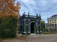 🏰🌷 Schönbrunn Palace – Vienna’s Golden Crown of History and Harmony