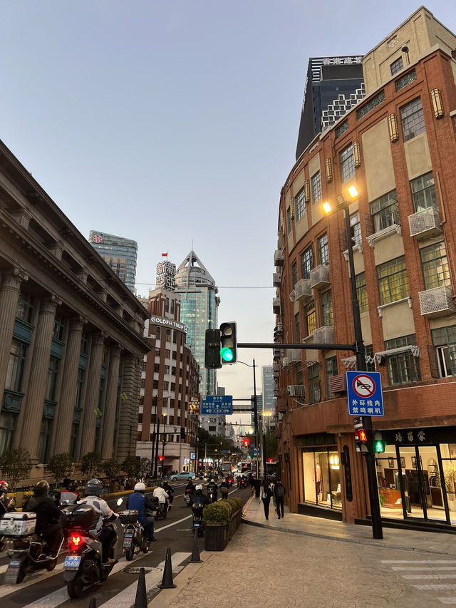 Couples’ Chill Weekend in Shanghai: Iconic Sights, Cloudy Vibes & Hidden Eats ☁️🏙️ Couples’ Chill Weekend in Shanghai: Iconic Sights, Cloudy Vibes & Hidden Eats ☁️🏙️