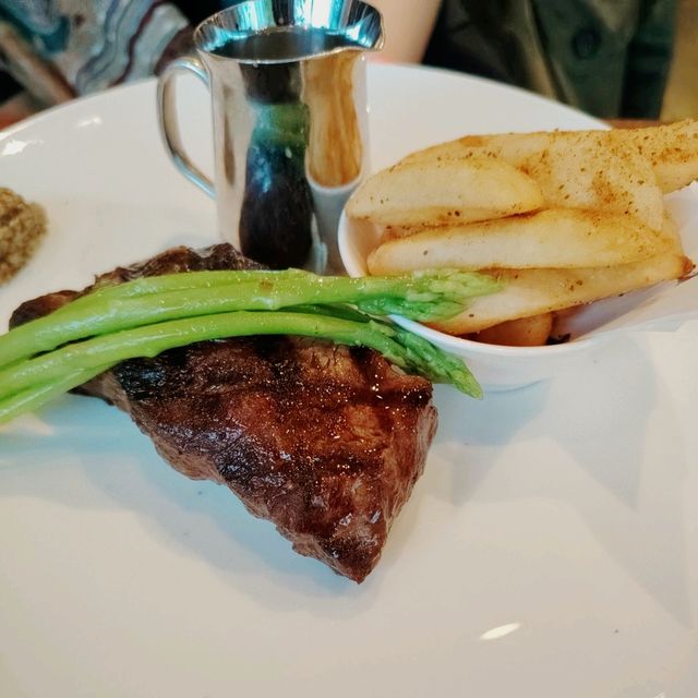 時尚有格調的Flint