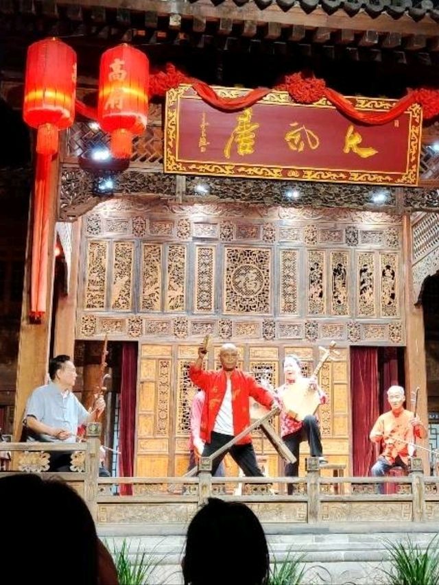 燈影下的古韻:夜訪西安高家大院與華陰老腔 燈影下的古韻:夜訪西安高家大院與華陰老腔