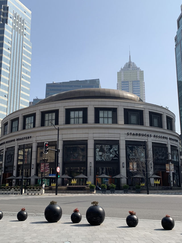 상하이의 압도적인 규모의 스타벅스에서 바, 로스터리등 특별함을 경험하세요 상하이의 압도적인 규모의 스타벅스에서 바, 로스터리등 특별함을 경험하세요