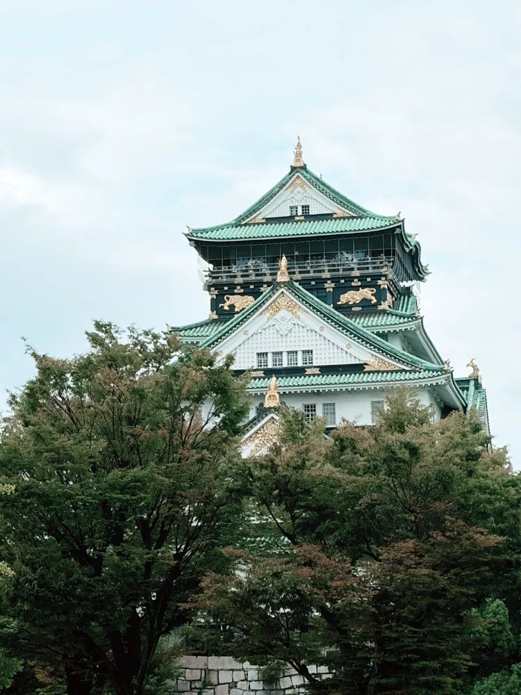 大阪城 — 去大阪必去嘅地標 。