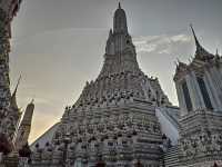  Wat Arun: The Majestic Temple of Dawn 🌅
