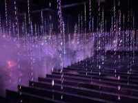 ✨東京【teamLab Planets】沉浸式夢幻藝術體驗｜必去！行入光影與水的世界🪷
