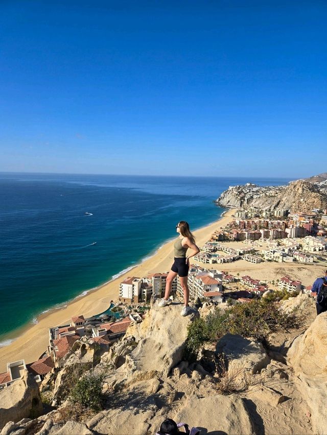Wanna hike to the edge of the Earth…WITH DOGS? You can in Cabo 🐾🌊🔥