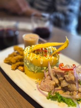 【利馬】人氣爆燈的Ceviche（檸汁醃魚生）名店：Warique de la Patada - Surquillo。