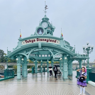 雨天的東京迪士尼樂園：魔法更添魔力☔🏰✨