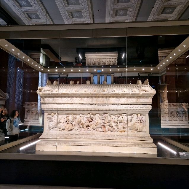 👑 Unveiling the Legends: The Sarcophagus of Alexander in Istanbul! 👑


