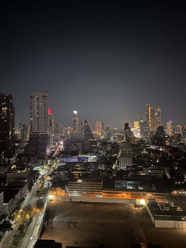 Waking up to this view of Bangkok 😍