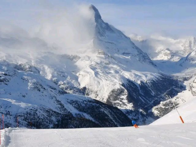 Explore the stunning nature of the Swiss Alps @ Zermatt!