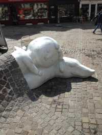 Antwerp is the city of the thrown hand. 