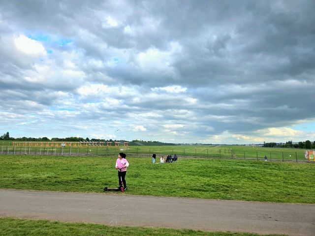A Perfect Summer Day at Birmingham Airport Viewing Area – A Hidden Gem in Sheldon Country Park