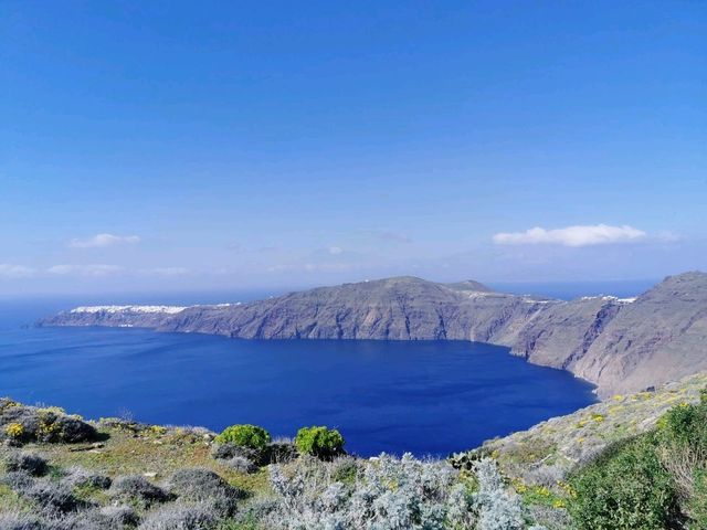 Santorini: Postcard Perfect in Every Direction