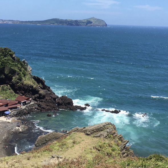 Jeju Island: Volcano Views, Fresh Air & Island Magic 🌊✨ Jeju Island: Volcano Views, Fresh Air & Island Magic 🌊✨