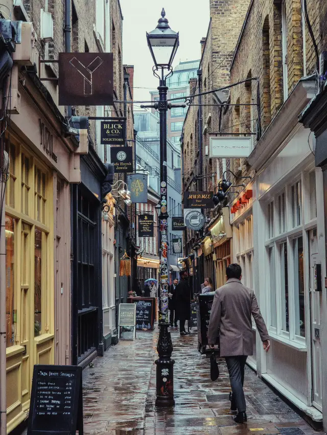 Southwark & London Bridge: The South Bank’s Gritty, Brilliant Street Life