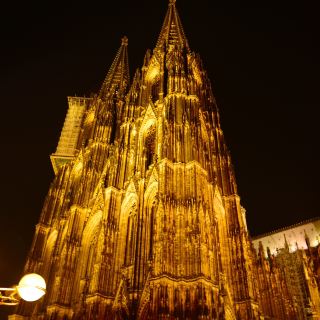 ทัวร์ชมมหาวิหารโคโลญในเวลากลางคืน ประเทศเยอรมนี