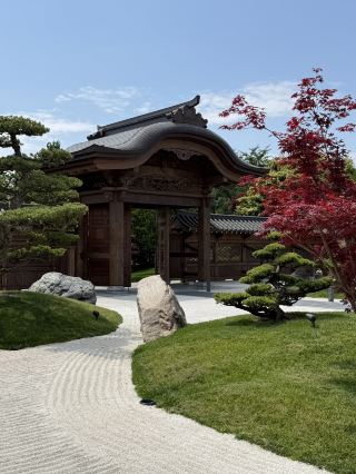 クラスノダールの中心にある日本。
