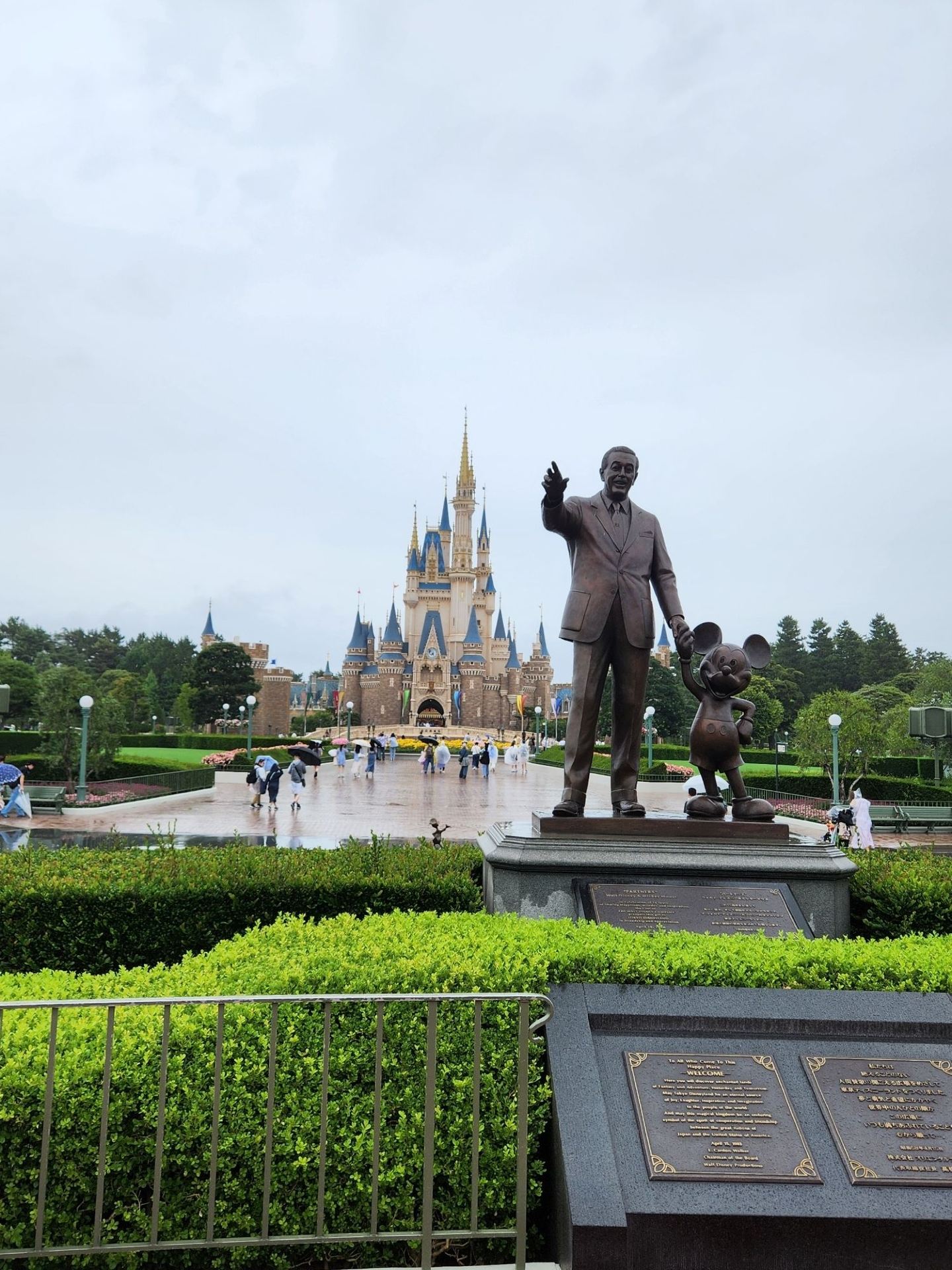 Two Tokyo Disney Parks in One Day: Is It Actually Possible?