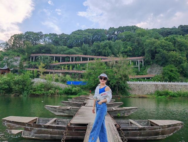 萬安浮橋,浦城現存三座浮橋之一(另兩座觀前浮橋、水南浮橋) 萬安浮橋,浦城現存三座浮橋之一(另兩座觀前浮橋、水南浮橋)