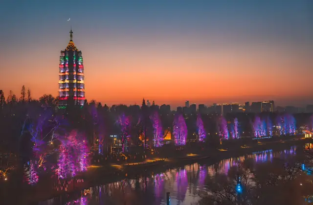 The Lantern Festival has begun in Laomendong, the most festive place in Nanjing